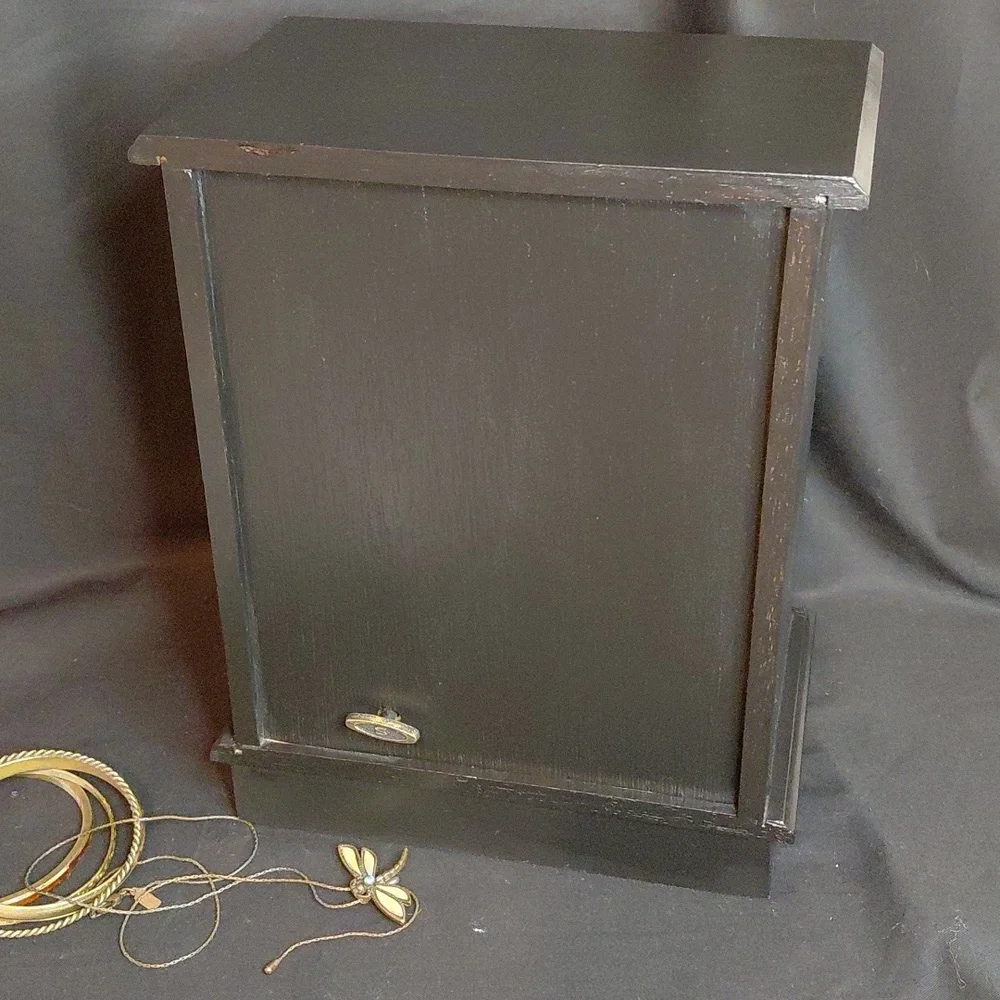 🎁 Elegant Jewelry Box Musical Refurbished Black and Gold